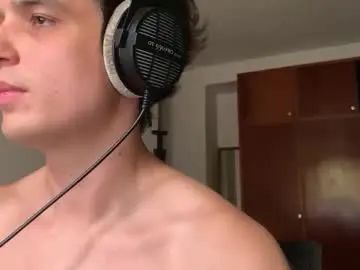 Play this HD movie named Gay sex chat with johnnydeepinsideyou