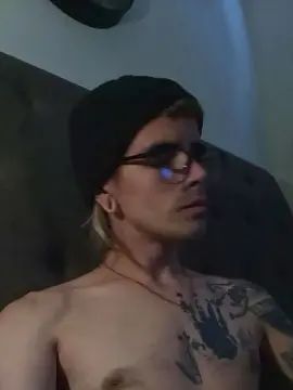 Play full scene called Gay sex chat with RickyPerez