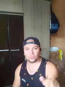View the uncut video of Gay sex chat with calientegay6