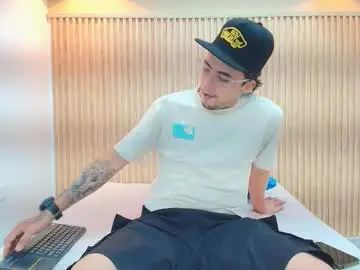 Play this uncensored scene of Gay sex chat with michaell_shaw
