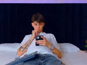 Play the complete clip named Gay sex chat with LionFoster