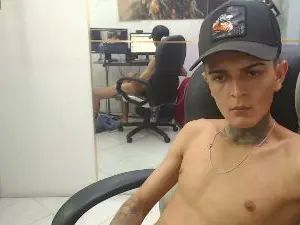 Play this uncut video titled Gay sex chat with benjamin_anthon