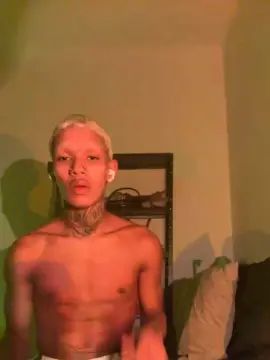 Play the complete clip titled Gay sex chat with MarlonCaravelas