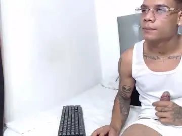 Play this uncensored movie of Gay sex chat with joelgarret