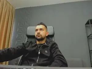 Watch complete scene titled Gay sex chat with BryceReign