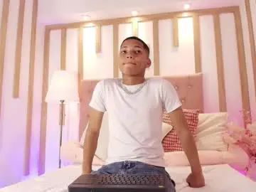 Play uncensored video titled Gay sex chat with kelvin_josue
