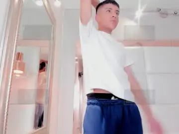 Watch the HD video of Gay sex chat with twinkie_aiden18