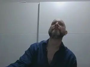 Enjoy watching the full scene of Gay sex chat with camcam533
