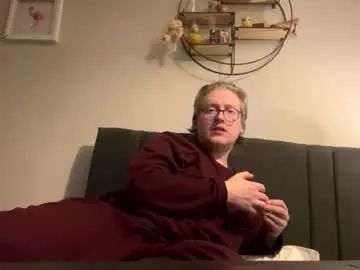 Watch this complete scene called Gay sex chat with n_ryan98