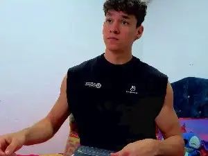 Enjoy watching complete scene of Gay sex chat with Muscle_Myke