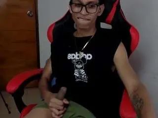View the uncensored movie of Gay sex chat with niklausdrift