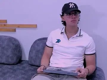 Play this HD scene named Gay sex chat with axxel_body