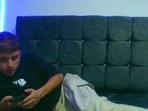 Play this full scene called Gay sex chat with Aaron_Thiago