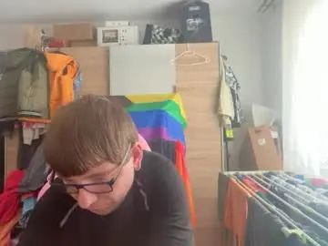 Watch this complete movie called Gay sex chat with treuer_mann