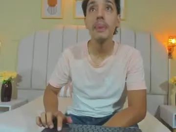 Play HD video titled Gay sex chat with justinschneider