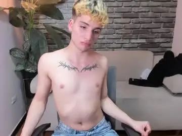 Enjoy watching this uncensored movie of Gay sex chat with ian_lombardi