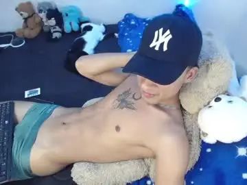 Stream the uncut video named Gay sex chat with hunter_wolf2