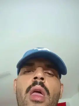 Watch full clip of Gay sex chat with PeludassoBaiano