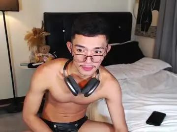 View the uncensored clip titled Gay sex chat with xhornytwink