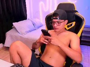 Watch this uncut movie named Gay sex chat with Axelvegax