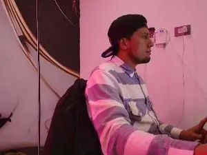 View this complete clip of Gay sex chat with Doko__roxy
