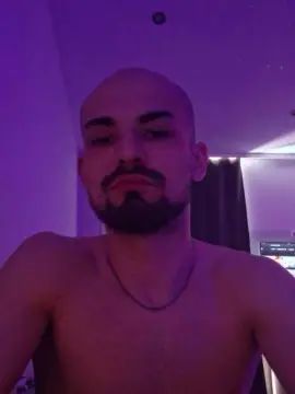 Play this uncut video of Gay sex chat with tronixxxx