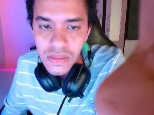 Play uncut scene called Gay sex chat with rafaelofun