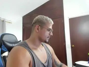 Watch this complete movie of Gay sex chat with iron_leo