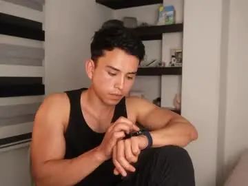 Play the full scene named Gay sex chat with tomas_37