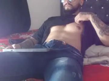 Play the uncut movie called Gay sex chat with axel_holohan