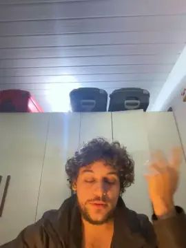 View this HD video of Gay sex chat with Leaoooooo