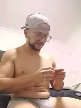 Play this uncut scene of Gay sex chat with body_cris