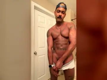 Enjoy watching the complete video of Gay sex chat with dumbjockfag