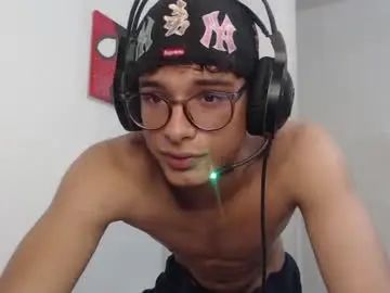 View uncensored clip of Gay sex chat with banban_fox