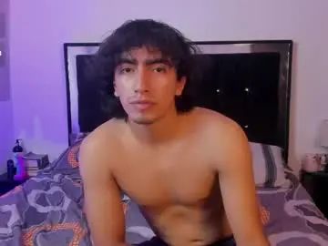 Play this full scene of Gay sex chat with mateo_sweetie