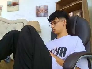 Enjoy watching complete video of Gay sex chat with ibratxandy