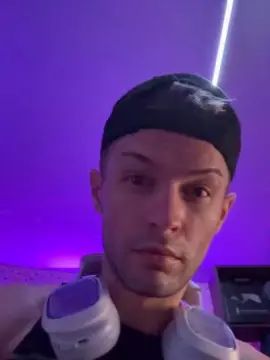 Play this complete movie named Gay sex chat with trystanspellman
