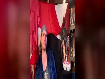 Play full clip titled Gay sex chat with geilvader69