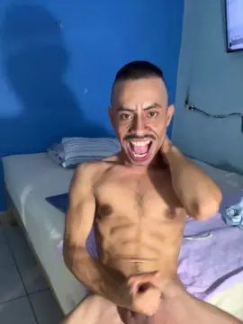 Play hardcore video of Gay sex chat with La_rica_verga