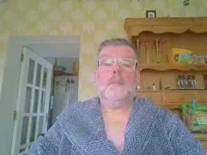Play this hardcore movie named Gay sex chat with 4skinscot