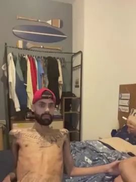 Enjoy watching the complete video titled Gay sex chat with _bielzin01ofc