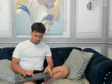 Play the complete video called Gay sex chat with nick_salvarore