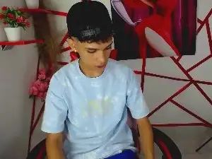 Play this uncensored clip called Gay sex chat with chris_evans77