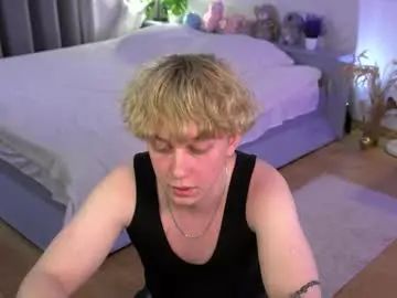 Play the uncut video titled Gay sex chat with sky_dian