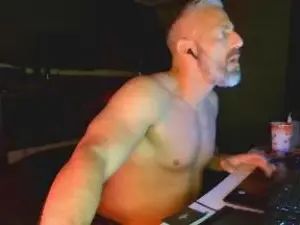 View complete video of Gay sex chat with ir0k77