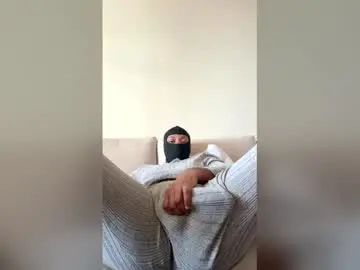 Stream this complete scene of Gay sex chat with chihairyblkaries