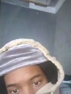 Stream the complete clip of Gay sex chat with Ntategadile