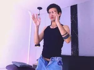 View full clip of Gay sex chat with FeiccerCastquer