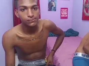 Watch this complete scene of Gay sex chat with black_twinkss