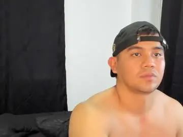 Watch the uncut scene of Gay sex chat with enzo_deleon